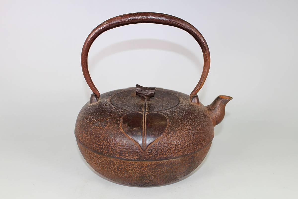南部鉄器 雲龍 南部鉄瓶｜南部型（砂鉄）雲龍 2.0L 砂鉄製鉄瓶 南部型 