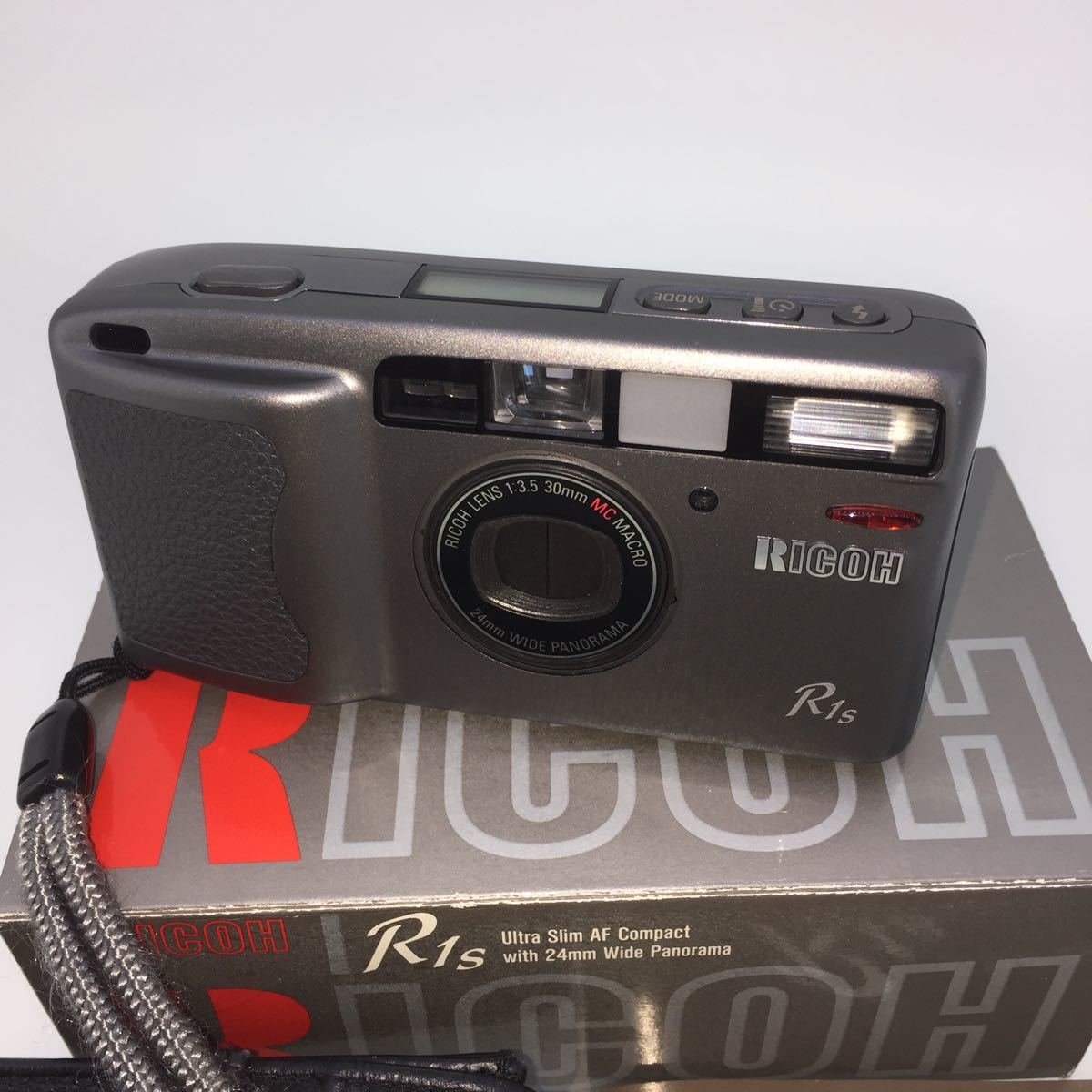 RICOH R1s ウルトラスリムAFコンパクトカメラ RICOH R1s ウルトラ