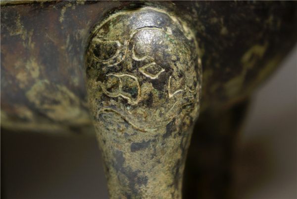 細工青銅器 西周 霰紋 三足盛酒器 開運置物 出土物 高さ22cm 2.34kg