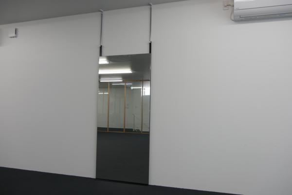 【未使用品】突っ張り式大型ミラー80cm×175cmブラック