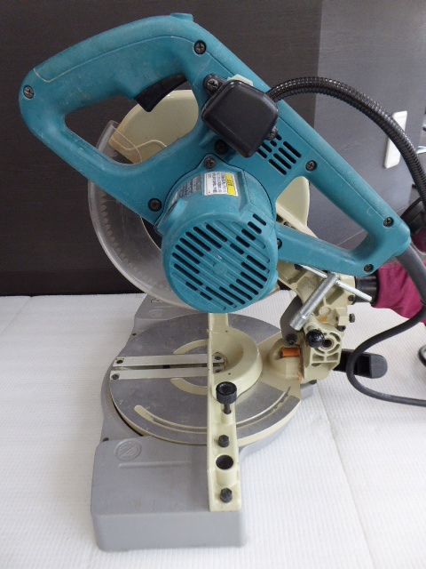 良品 Makita マキタ 卓上マルノコ 照明 集塵袋付 LS0840FL 216 良品 Makita マキタ 卓上マルノコ 照明 集塵袋付 LS0840FL 216