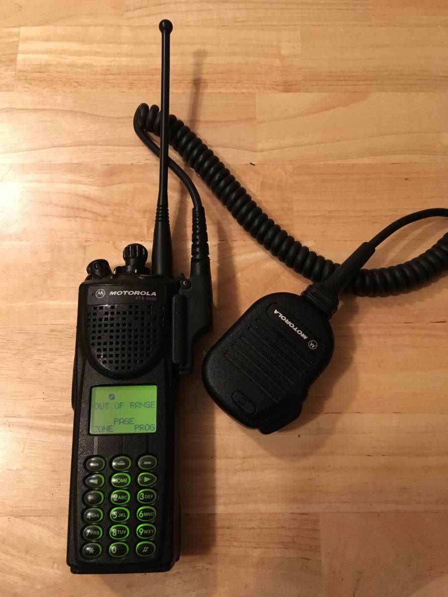 モトローラXTS3000無線機・バッテリー・UHF800-900MHzアンテナ・革製