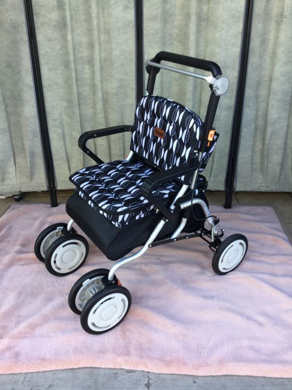 看護・介護用品 幸和製作所 レコルティII SLT10 ブラック シルバーカー