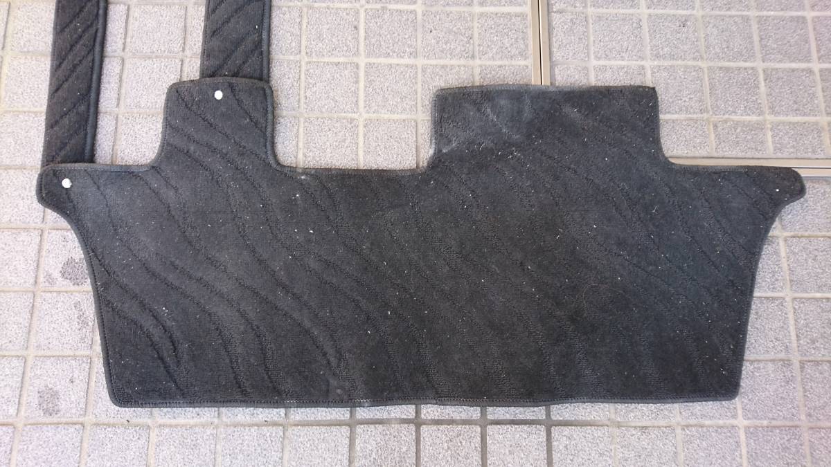 v598993737.5