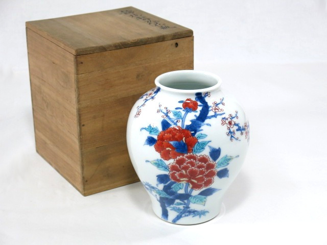 G876 12代 今泉今右衛門 錦梅牡丹花瓶 高さ16.5cm 共