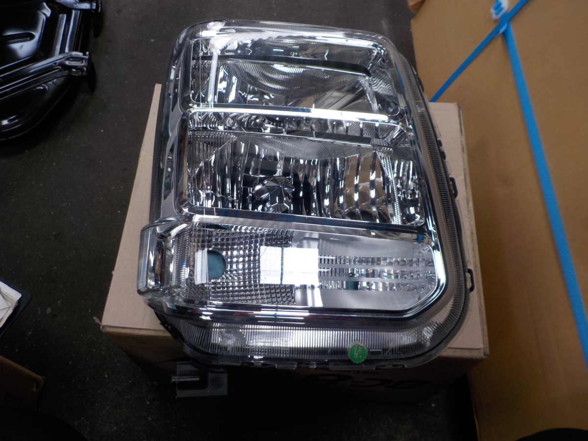 エブリィ ワゴン DA17W 純正 右 ヘッドライト LE14C6329