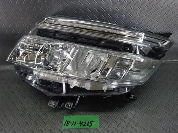 ヴォクシー ZZR80系 前期 純正ドレスアップヘッドライト LEDイカリング
