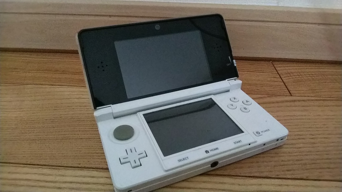 任天堂 3DS ホワイト ポケモン サファイア付き