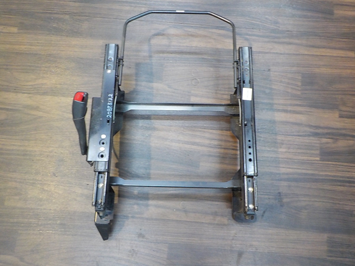 ダイハツ　ムーブ　L150・L160　レカロシートレール　右用