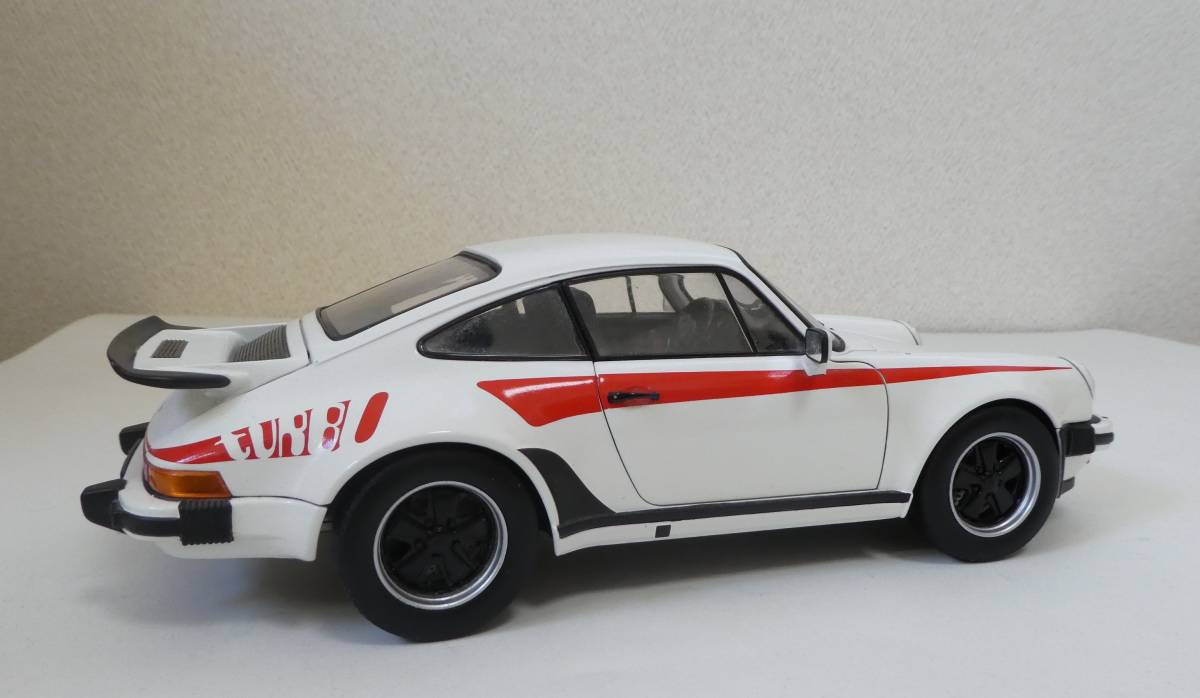 1:18 ポルシェ 911 (930) ターボ 3.0L ホワイト 【公式通販】