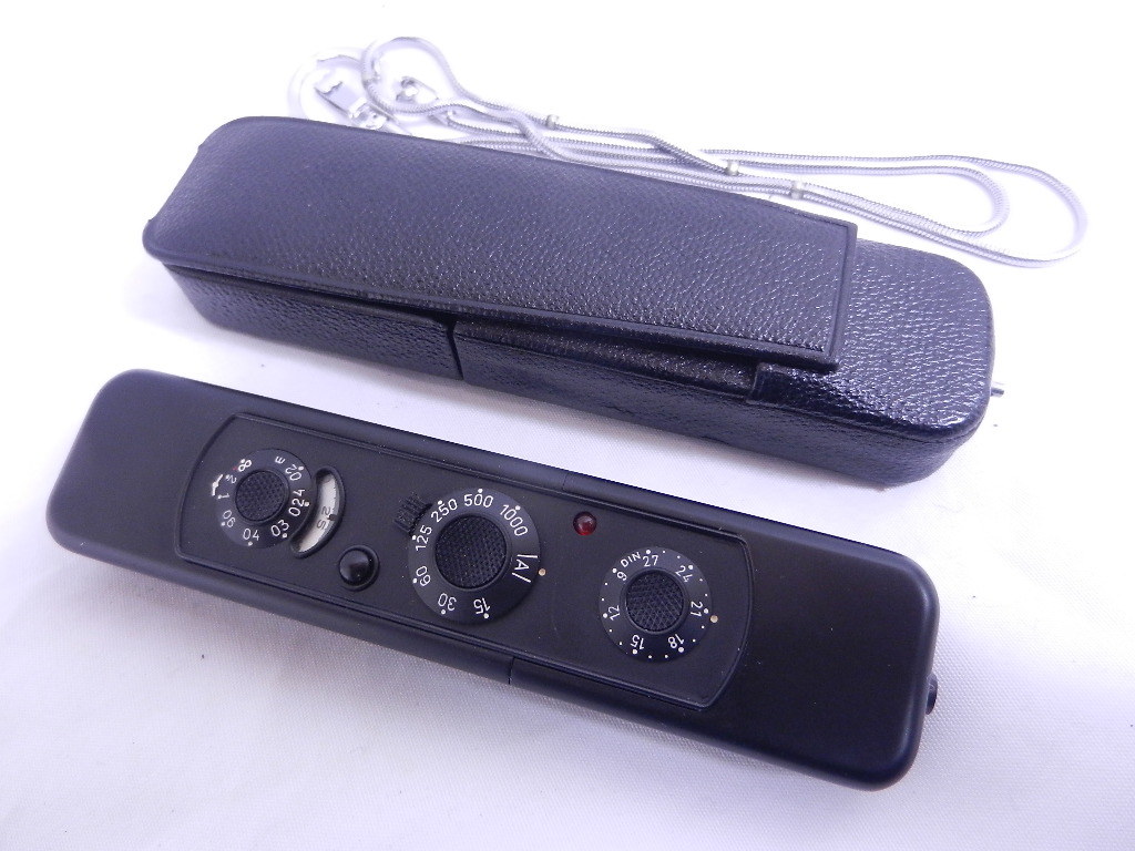 ミノックス B / ドイツ製 超小型カメラ（専用ケース＋専用チェーン付き） MINOX ミノックス B スパイカメラ ⁄ 小型フィルムカメラ 純正ケース