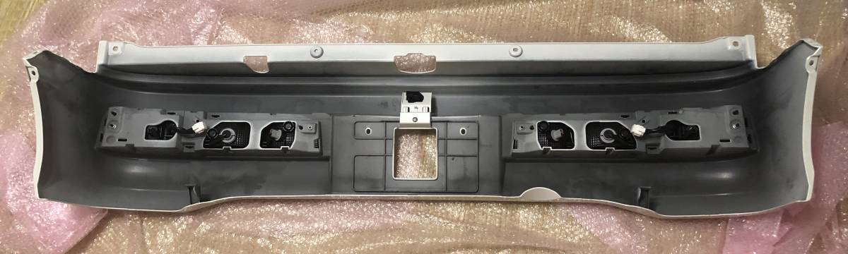 新車外し スズキ エブリィ DA17W リアバンパー テールランプassy付き