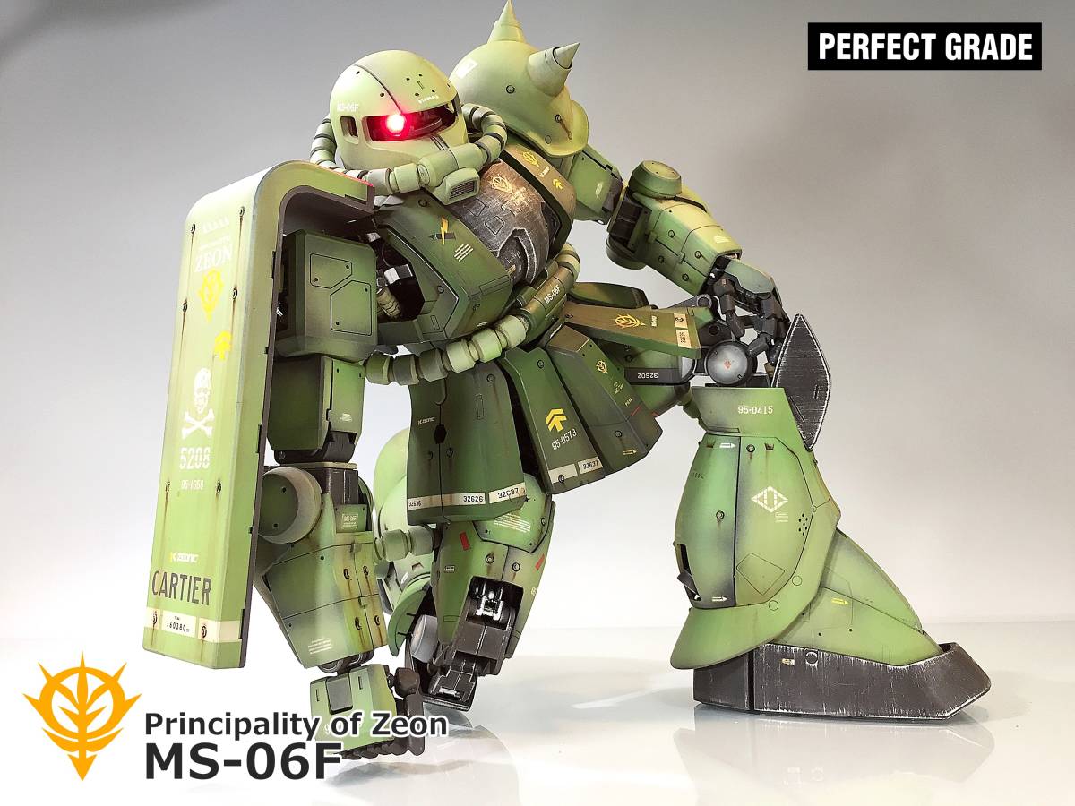 【PG 1/60 MS-06F 量産型ザクⅡ フルウェポン リアル・フレーム再現 モノアイ発光 戦場風 改修塗装完成品】