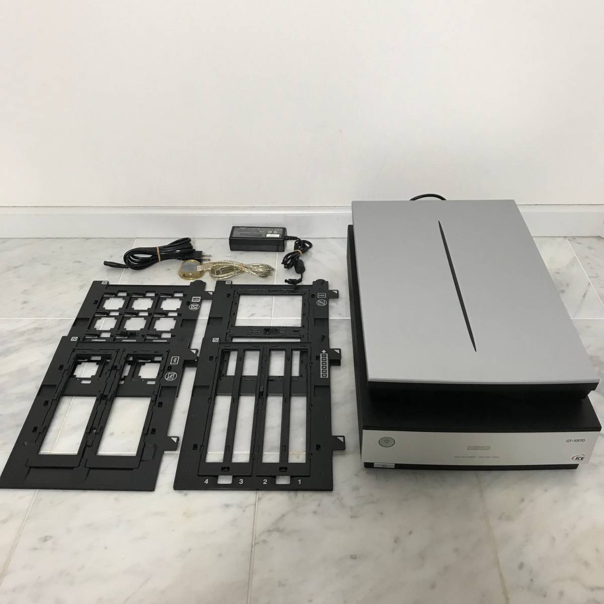 EPSON GT-X970 A4フラットヘッド スキャナー フイルムホルダー4枚 AC 