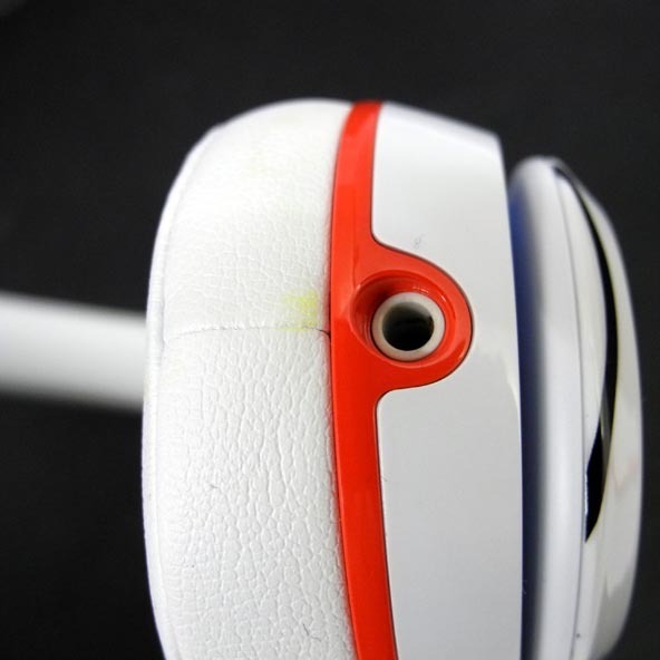 中古/beats solo2 HELLO KITTY SPECIAL EDITION コラボモデル ハロー