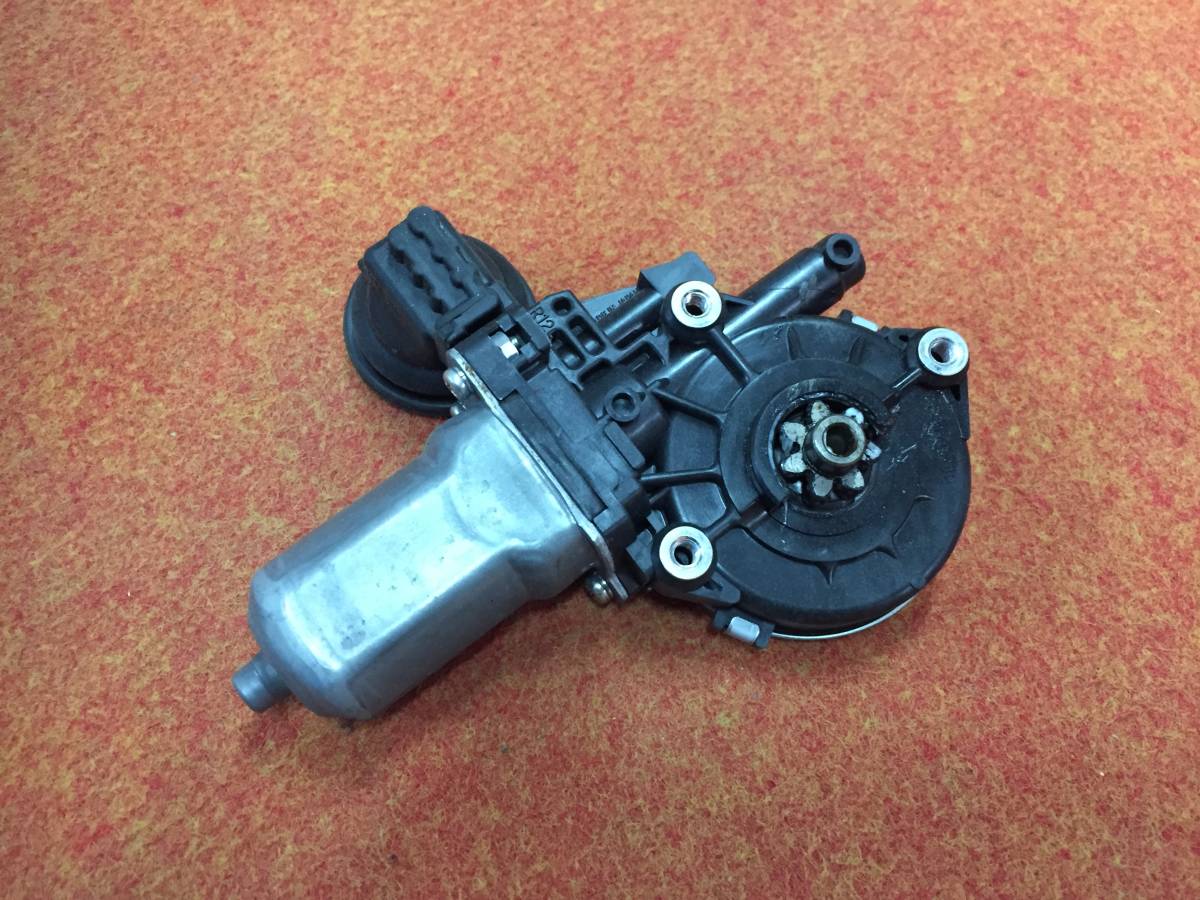 d*i様 ハイエース　レジアスエース　パワーウィンドウレギュレータ　モーター　右 □ハイエース 200系 4型 パワーウインドウ レギュレーター モーター右