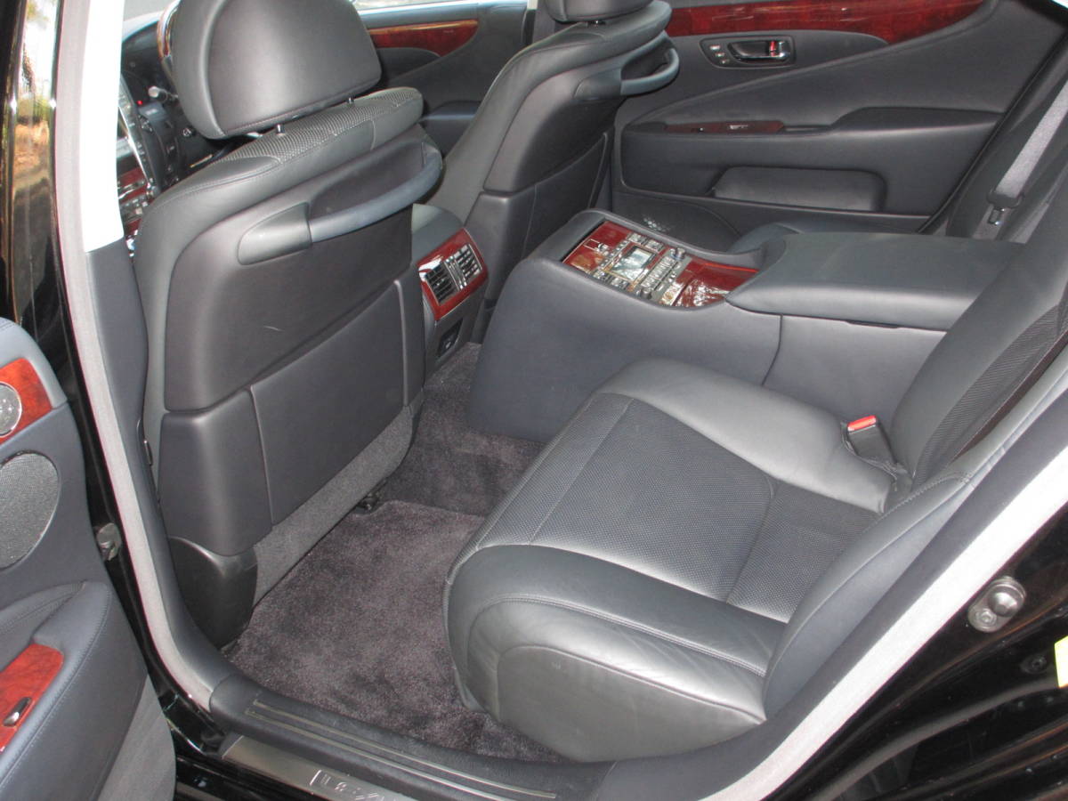 後席セパレートシートパッケージ LS（レクサス）LS600hL 