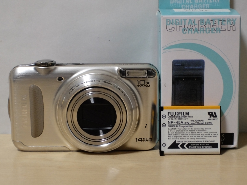 中古品◆FUJIFILM Finepix T300 (1400万画素/光学10倍)_1