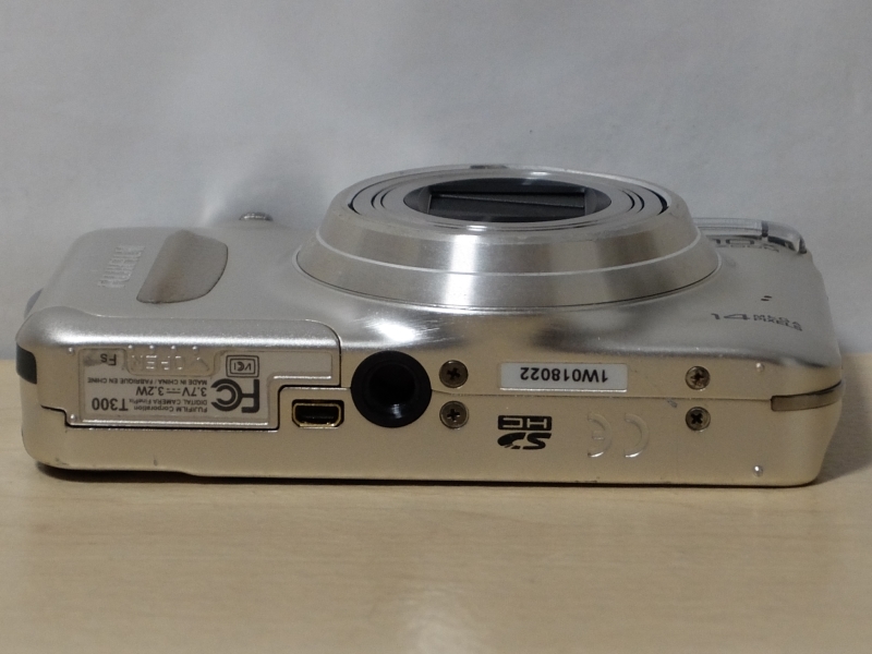 中古品◆FUJIFILM Finepix T300 (1400万画素/光学10倍)_9