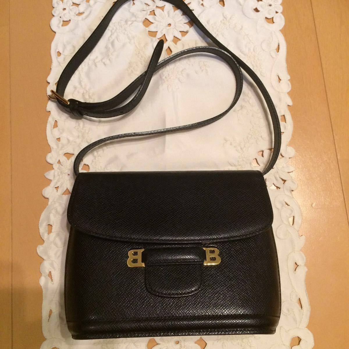 ショルダーバッグ BALLY バリー 黒 美品 レザー ストライプ - クロス 