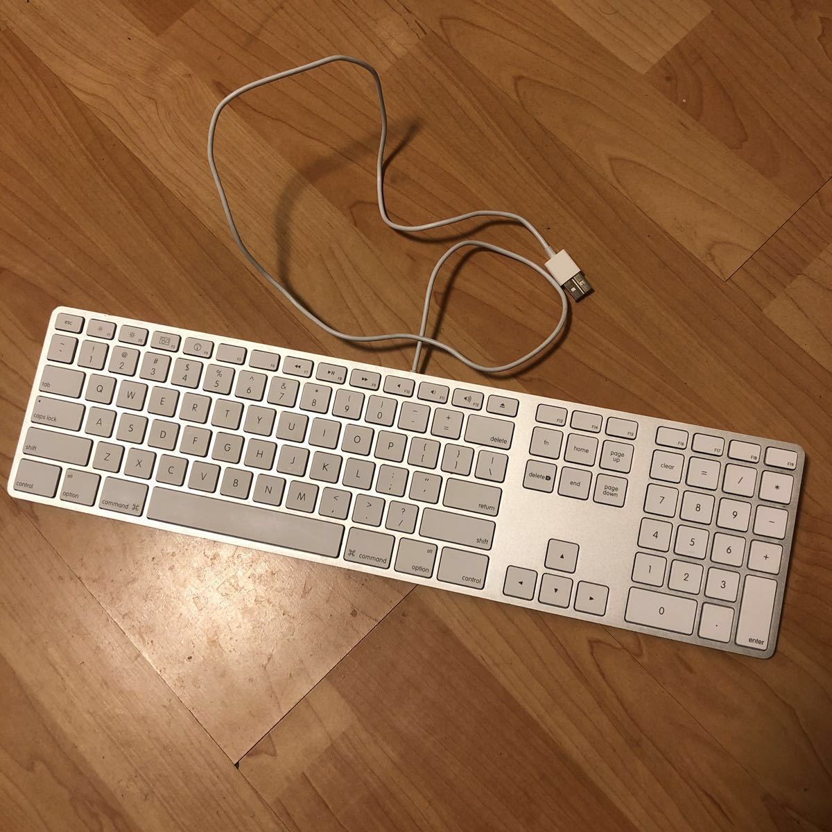 Apple Keyboard Wired Aluminum Numeric MB110LL⁄A Keypad with - USB 