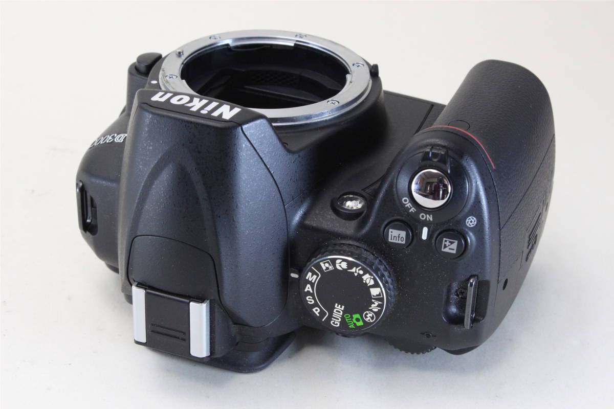 美品☆Nikon ニコン D3000 ボディ 液晶キレイ☆ D3000 ボディ ニコン 1