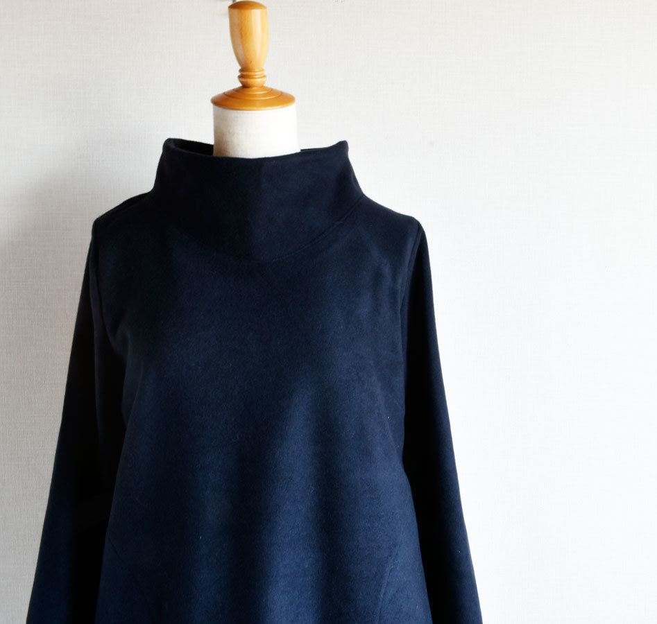  冬:伊製カシミア混ウール/紺ネイビー/ルーズな大ハイネック/OP/М(ワンピース)｜売買されたオークション情報、yahooの商品情報をアーカイブ公開 - オークファン ワンピース