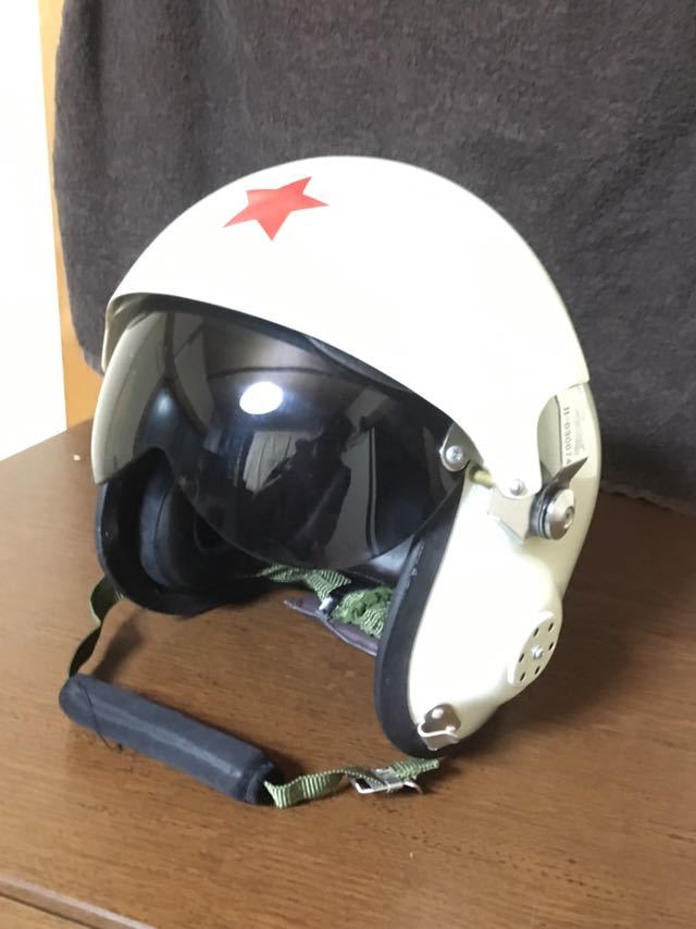 中国初の女性戦闘機パイロット、「レディース」用ヘルメット・制服に 