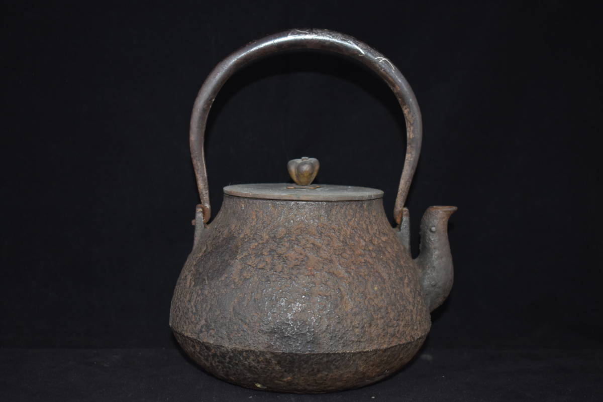 定番人気，セール うぶ品 時代銅蓋銀象嵌提手岩肌鉄瓶 煎茶道具(鉄瓶)｜売買されたオークション情報、yahooの商品情報をアーカイブ公開 - オークファン 鉄瓶