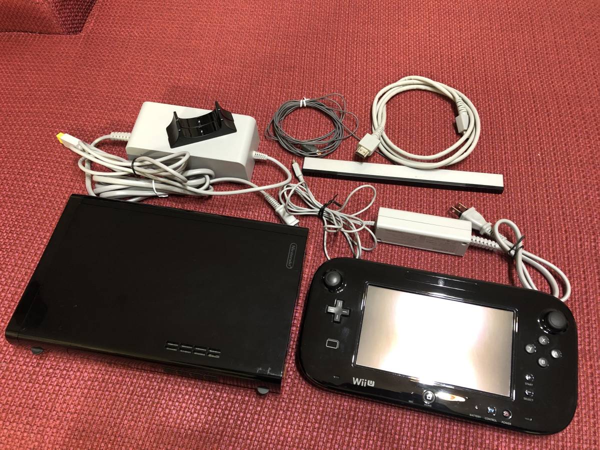 【送料込み】Nintendo wii U 32GB 黒 本体 ソフト4本付き！