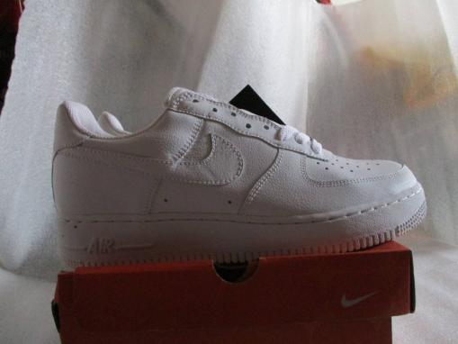 超激得，100%新品 ナイキ NIKE スニーカー AIR FORCE １ エアーフォース1 白色 25.5ｃｍ ＵＳ７ ５ が 年月の経過あります(25.5cm)｜売買されたオークション情報、yahooの商品情報をアーカイブ公開 - オークファン 25.5cm