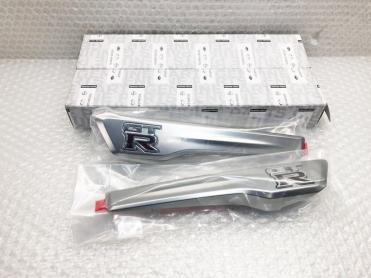 格安，HOT R35GT-R MY18 サイドエンブレム 左右セット MY07 MY13に流用可能 ボルトオン(日産、インフィニティ)｜売買されたオークション情報、yahooの商品情報をアーカイブ公開 - オークファン 日産、インフィニティ