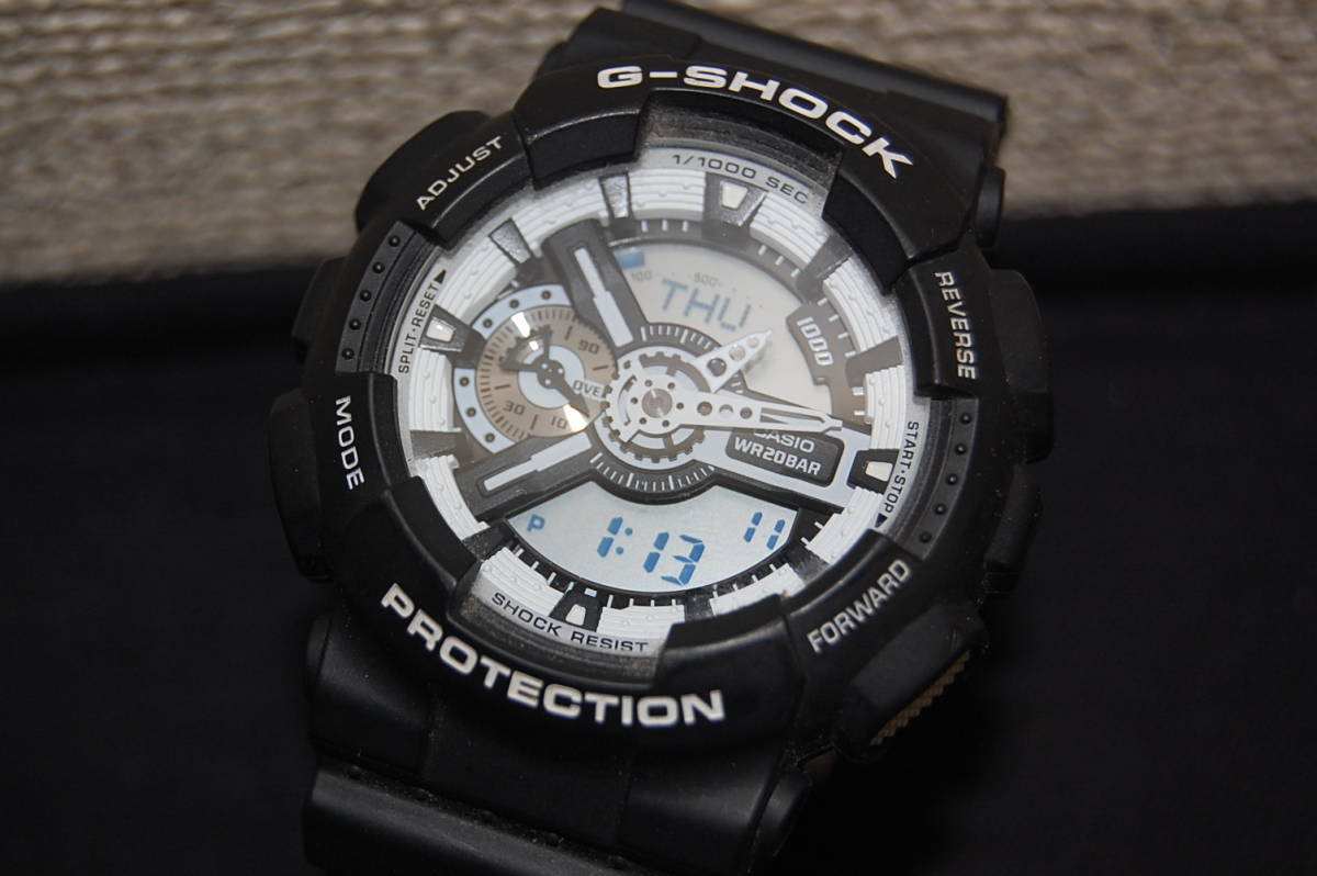 美品　　動作品　　CASIO 　カシオ　腕時計　　G-SHOCK　 G-ショック 　GA-110BW　　ブラック　ホワイト　