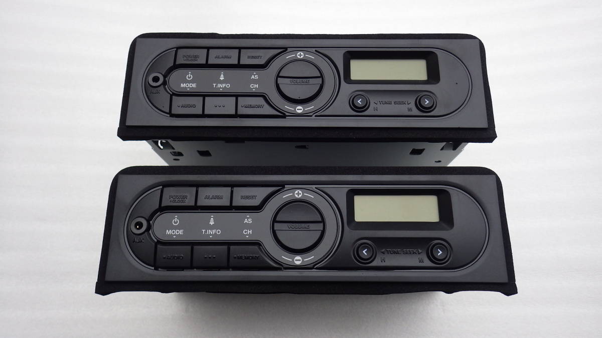 送料無料) 新車外し 日産UD 4社共通 AM FMラジオ AUX付き 24V 2台