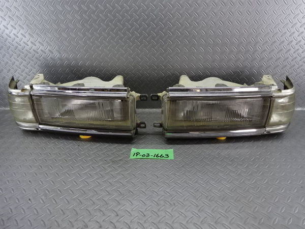 トヨタ純正 GX71 マークⅡ バン ヘッドライト ハロゲン 左右セット