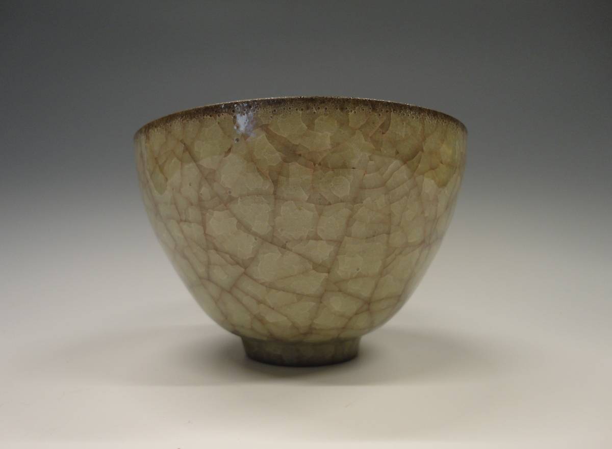 鈴木三成 | 静岡陶芸美術館 – 鈴木三成《青瓷茶盌》《米色瓷