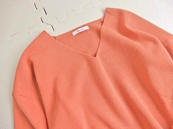 ジーナシス JEANASIS コットンブレンド サイドスリット入りVネックミラノリブニット♪