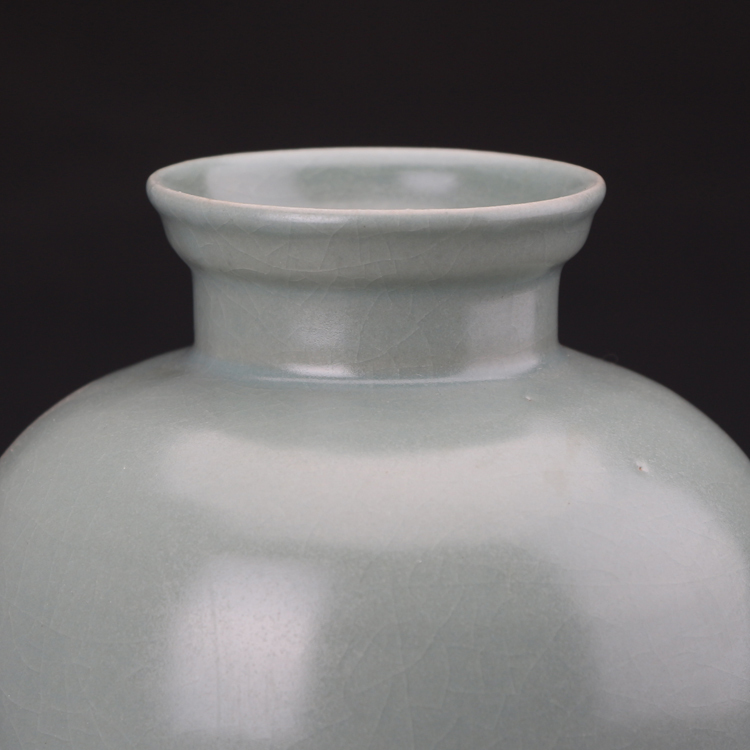 【低価，お買い得】 中国古美術　蒐集蔵出し明　宋　清凉寺　汝青釉梅瓶　古董瓷器　コレクター放出品ｃｑ035