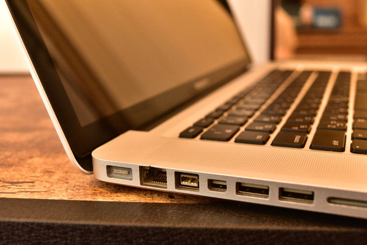 ジャンク】MacBook Pro 15-inch， Early 2011 A1286 HDD， バッテリーなし