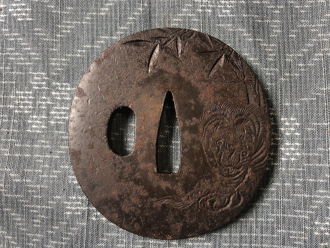 一宮見龍子長義 花押 鍔 鉄地 竹虎図 日本刀装具(鍔、刀装具)|売買されたオークション情報、yahooの商品情報をアーカイブ公開 ...