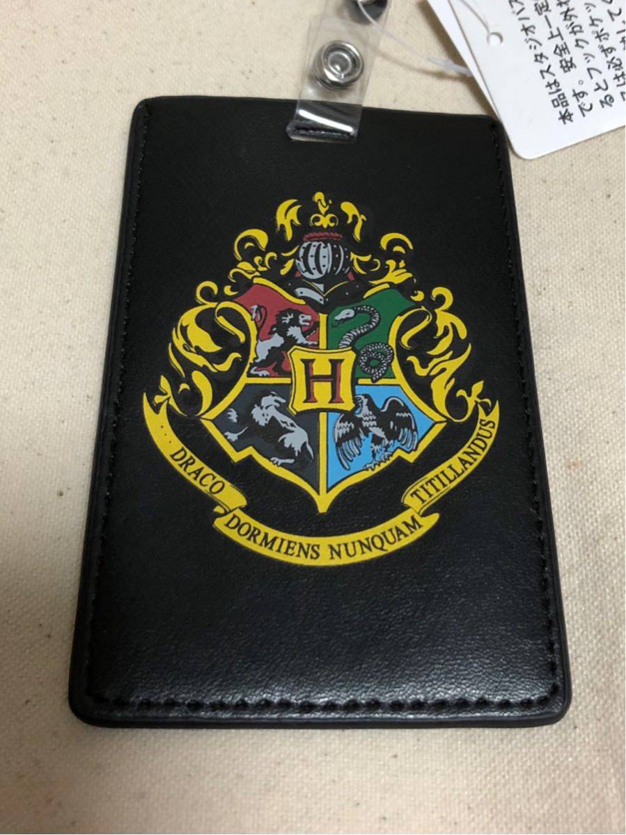 Usj ハリーポッター ロゴ パスケース リール付き ユニバ 限定 定期入れ チケットホルダー グリフィンドール タグ付き 映画関連グッズ 売買されたオークション情報 Yahooの商品情報をアーカイブ公開 オークファン Aucfan Com