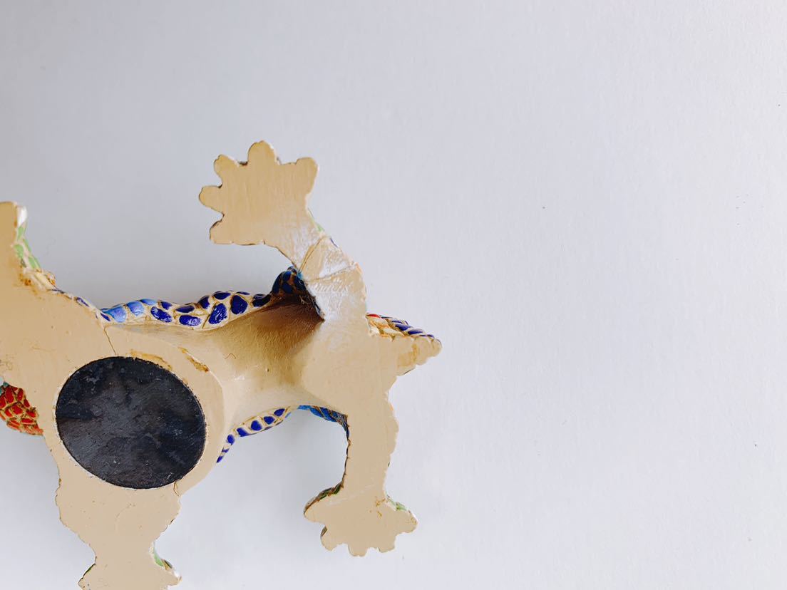 バルセロナ トカゲ スペイン ガウディ 辰年に気合を入れる「ガウディ先生」の3大ドラゴンとその教え モザイク - グエル公園 カラフルな陶器のトカゲ置物 グエル公園トカゲ置物・マグネット アントニ・ガウディ&frasl;Gaudi アントニ・ガウディ ドラゴンかトカゲか？ トカゲだ！ グエル公園の口コミ カタロニアによって設計されたバルセロナのグエル公園のドラゴン