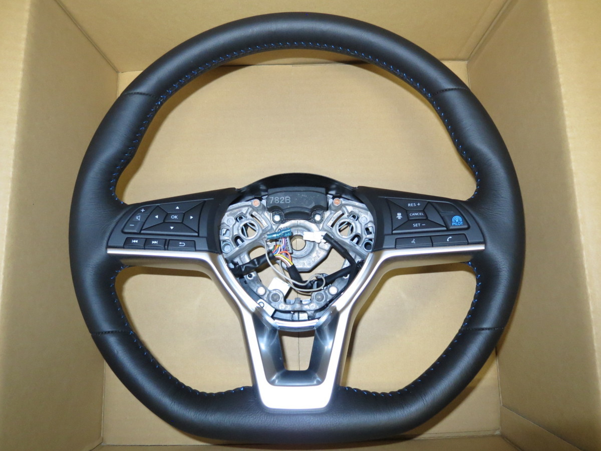 リーフ　ZE1　純正　革　ステアリング　ハンドル　セレナ　C27　　　ヒーター　スイッチ　管理番号（W-KM-0616）
