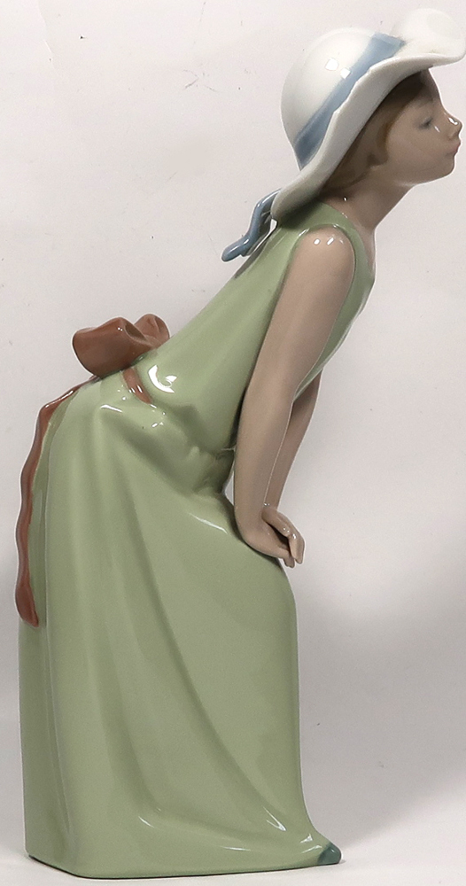 LLADRO， 鏡の前で(若草色の少女)， 破損及び修復あり