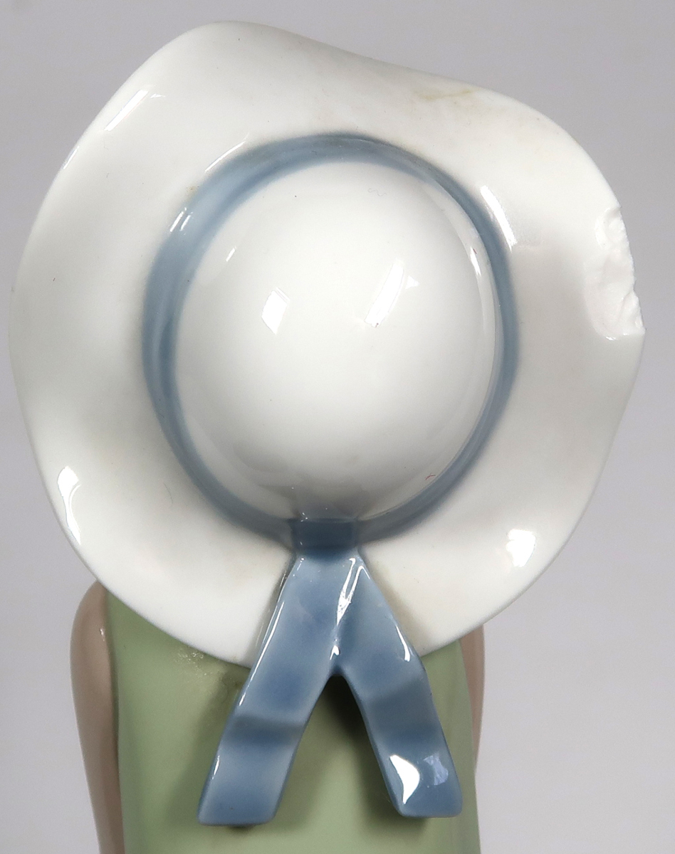 LLADRO， 鏡の前で(若草色の少女)， 破損及び修復あり