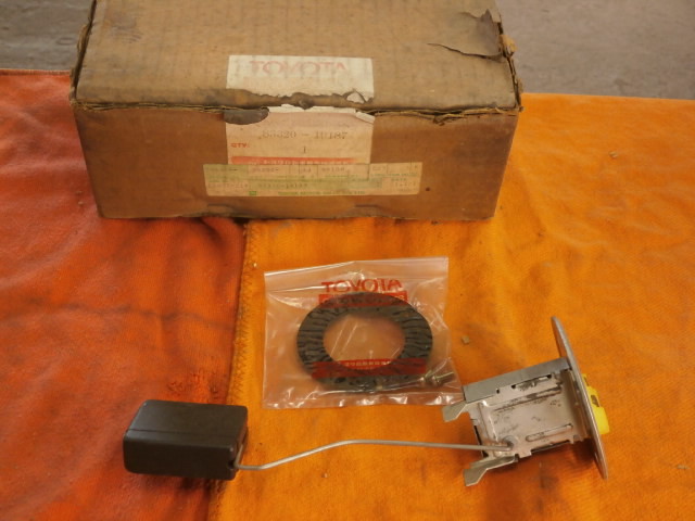 新品・未使用　当時物　トヨタ純正　カローラ 3代目 E3#/5#型（1974年 - 1979年）フューエルゲージ　振り子　品番　83320-19187
