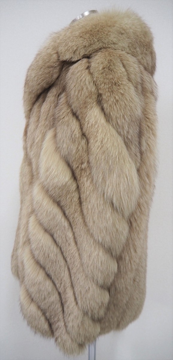 お値打ち品【 銀 SAGA FOX / fur canada 】高級毛皮 ボリューミー 染 