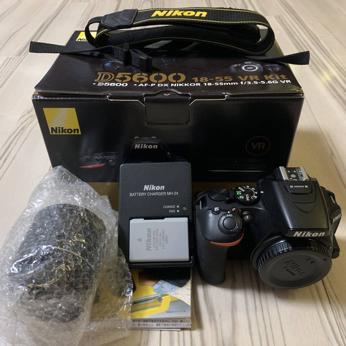 美品! ニコン NIKON D5600 デジタル一眼レフカメラ 【AF-P DX NIKKOR 18-55mm f/3.5-5.6G VR】 箱・充電器・ストラップ付き