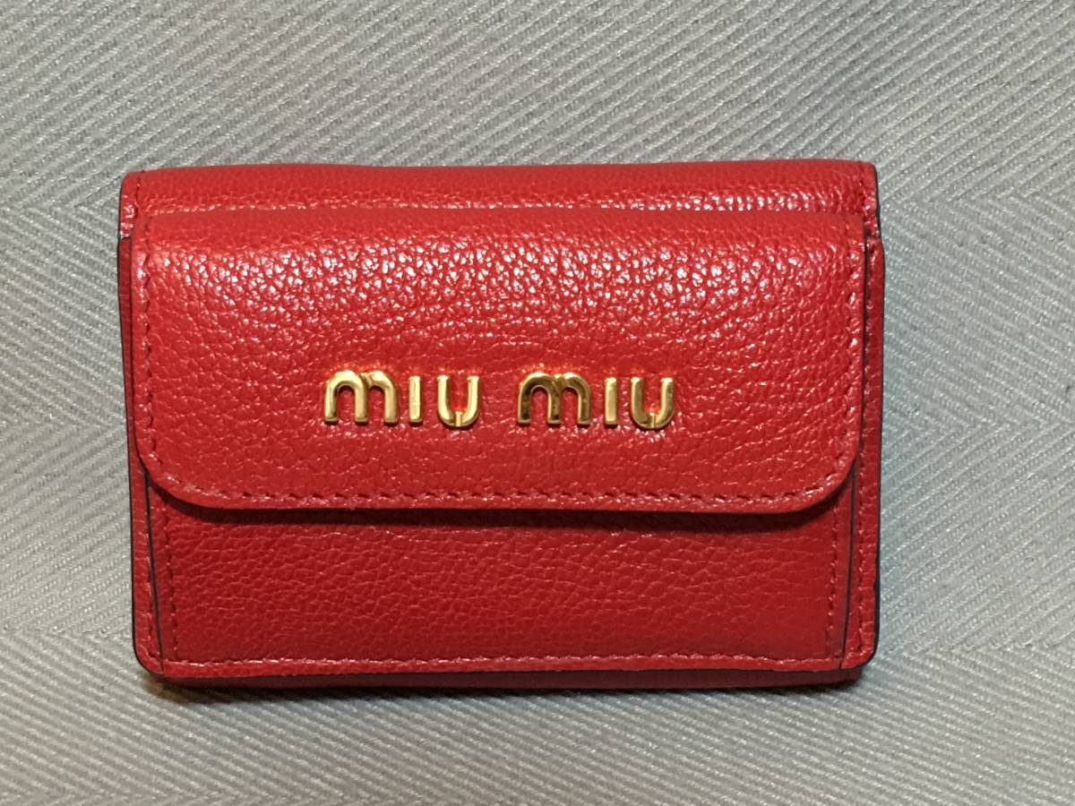 新品 ミュウミュウ レザー 三つ折り ミニ 財布 赤 レッド マドラス  