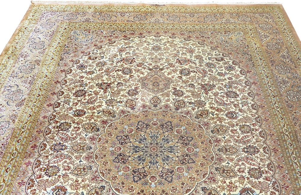 百貨店購入 イラン クム産 最高級ペルシャ絨毯294×197m 工房サイン有 シルク 絹100％ 保証書付 400万円で購入 フラワーメダリオン本物保証
